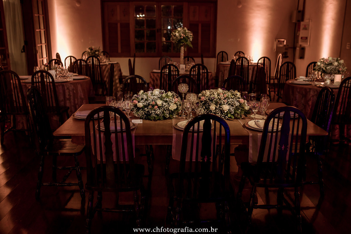 Mesa de decoração para festa de debutante,  na COLÔNIA HELVETIA - INDAIATUBA- SP, mesa dos familiares