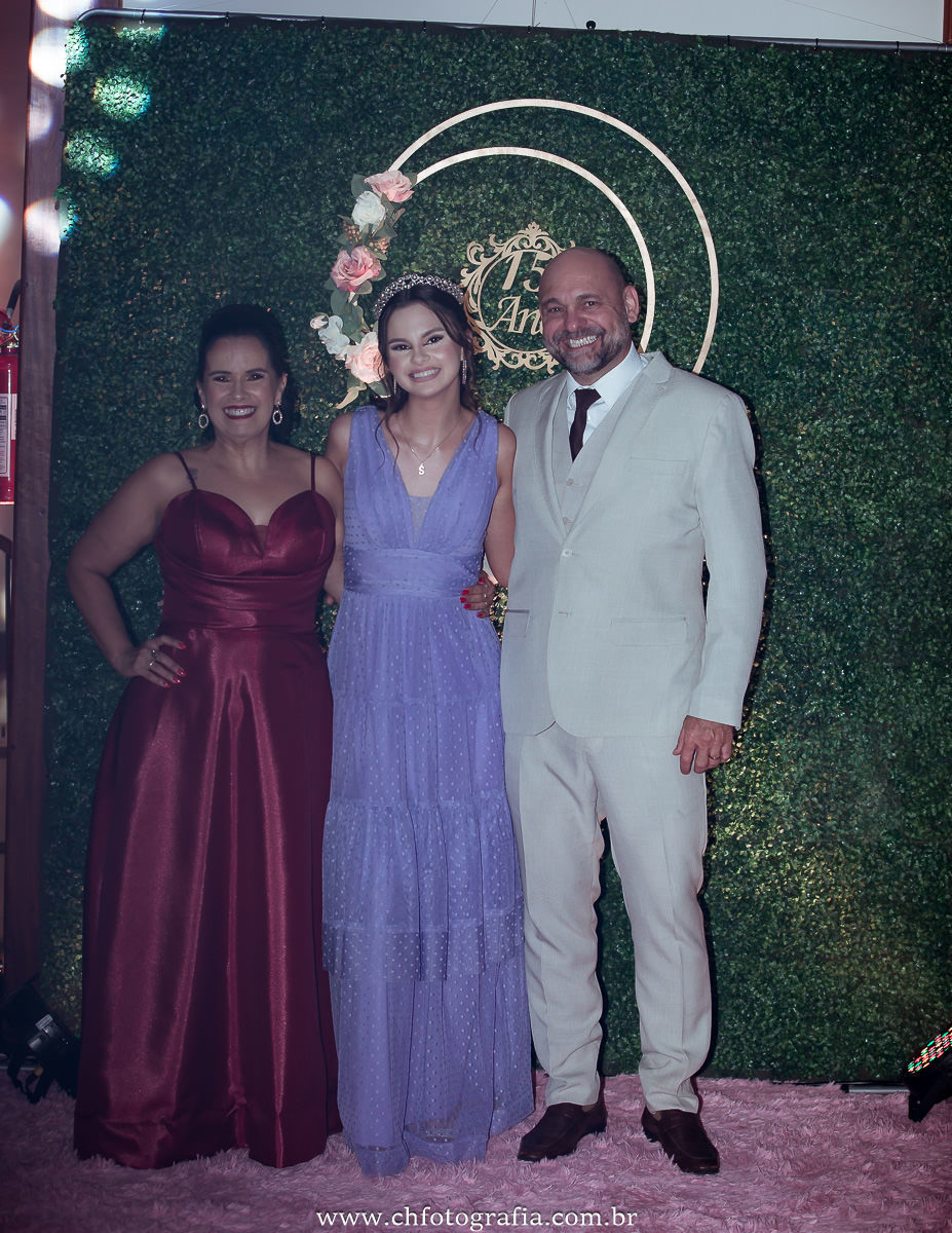 Fotos da debutante com os pais na COLÔNIA HELVETIA - INDAIATUBA- SP