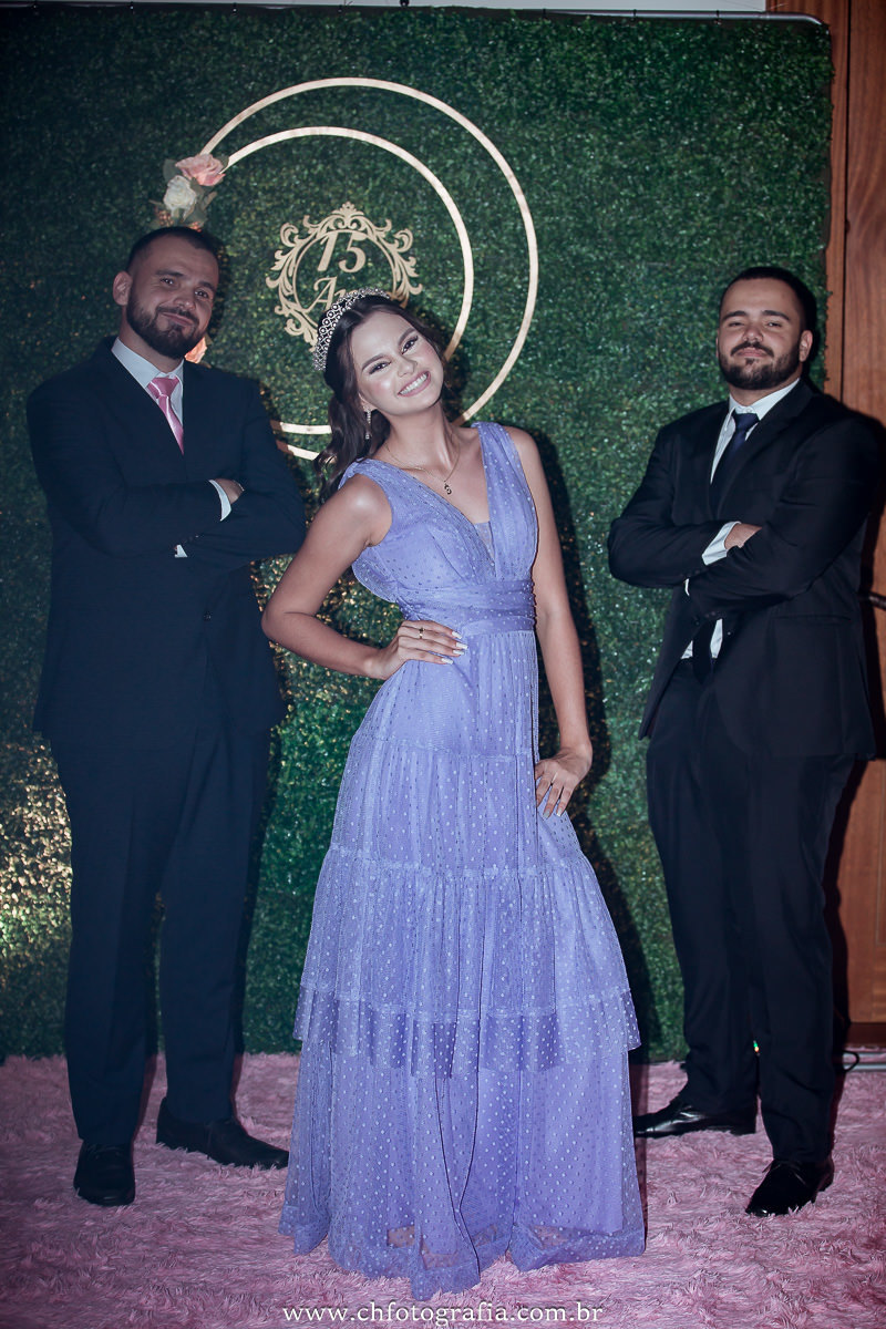 Fotos da debutante com os pais na COLÔNIA HELVETIA - INDAIATUBA- SP