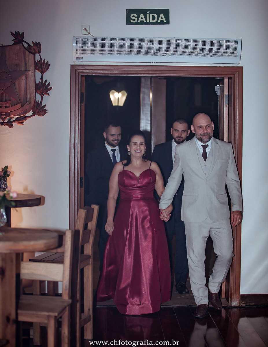 Entrada dos pais na cerimonia de debutante na COLÔNIA HELVETIA - INDAIATUBA- SP