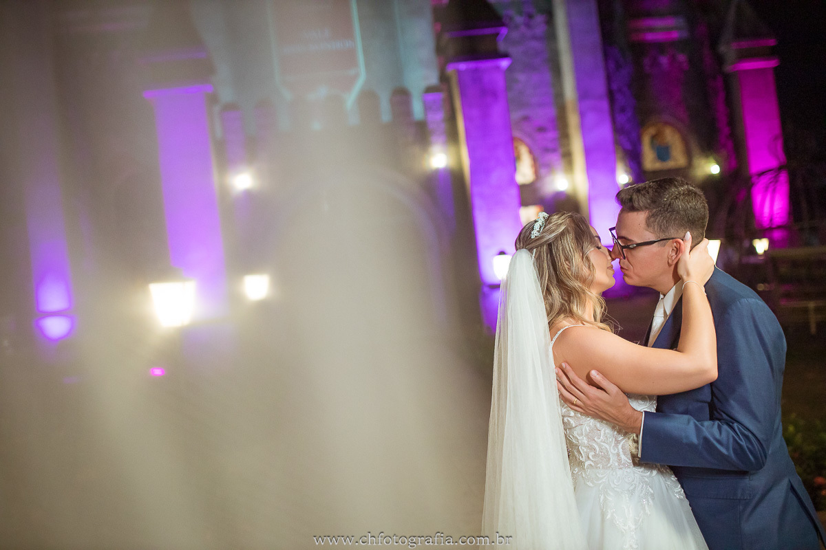 Trash the dress no Castelo dos Vinhais: Alessandra e Leo em um ensaio inesquecível.