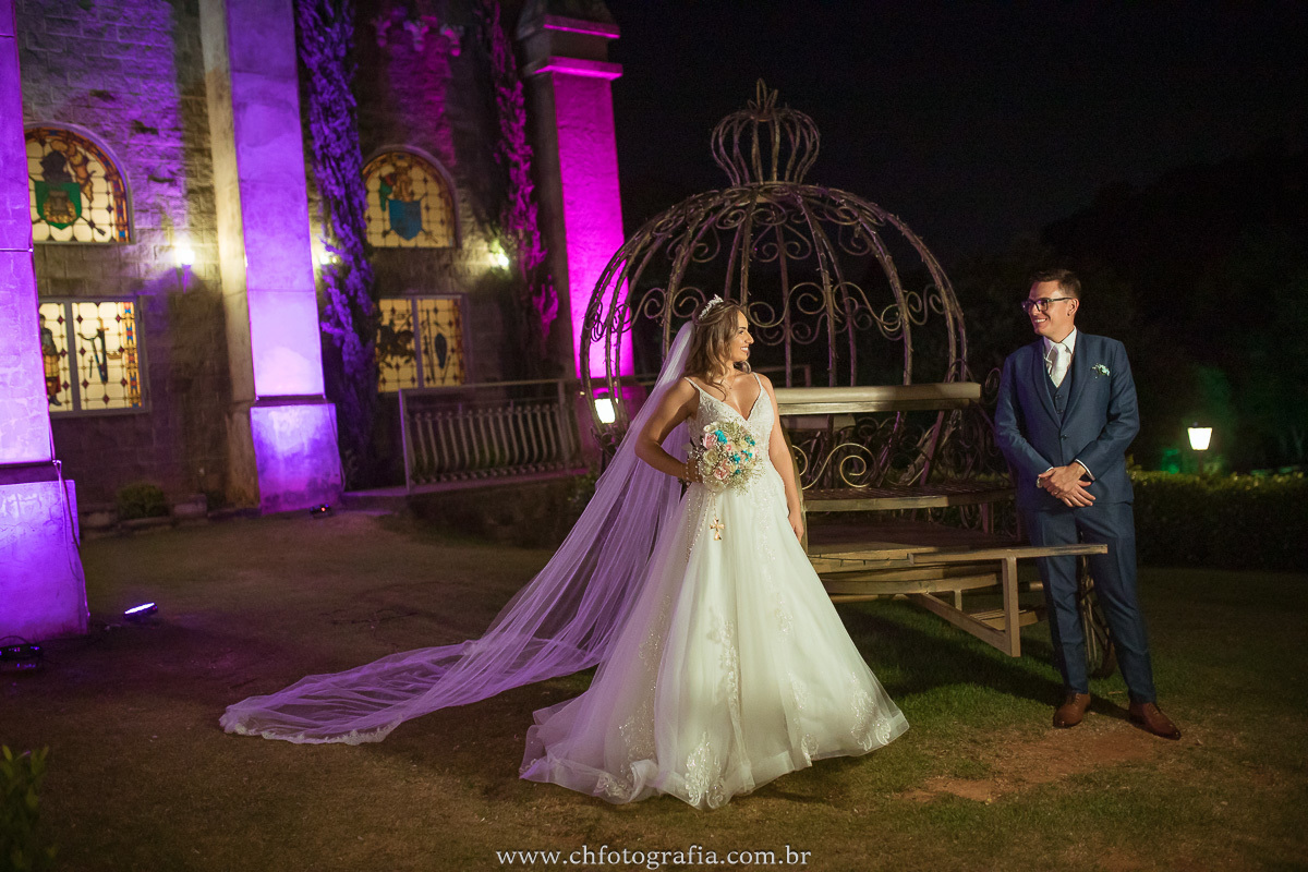 Trash the dress no Castelo dos Vinhais: Ensaio ousado e romântico de Alessandra e Leo.