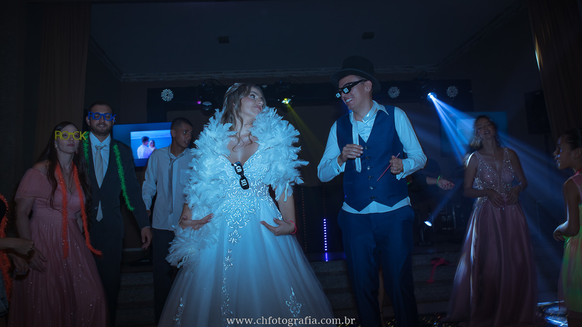 Fotos da balada dos noivos: Animando a festa no Castelo dos Vinhais.