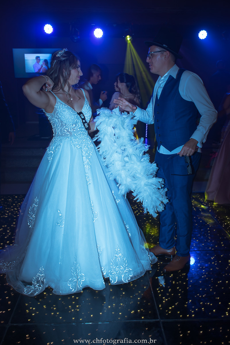 Momentos de descontração: Noivos se divertem na balada do Castelo dos Vinhais