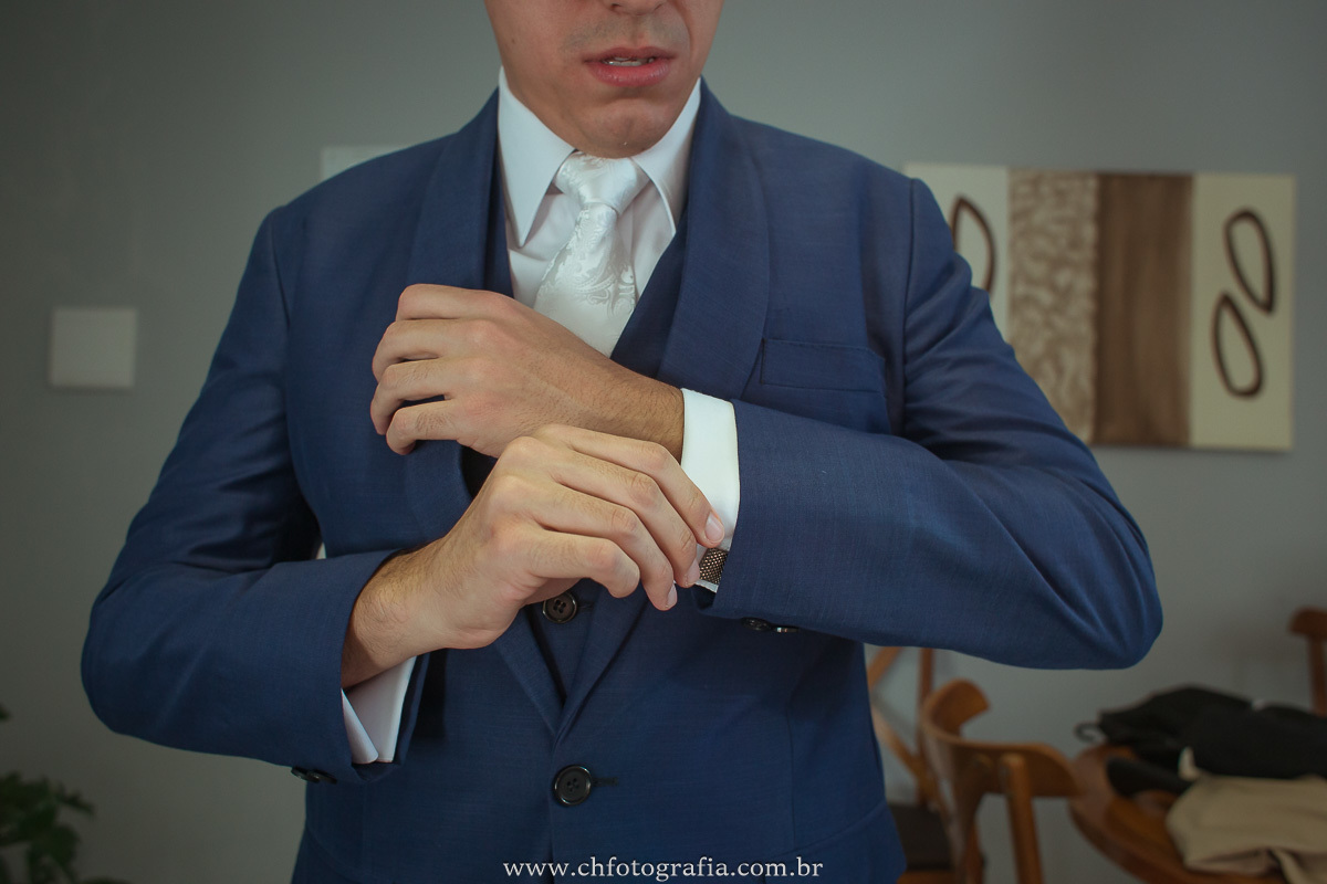 Making off do noivo: Preparação de Leo no Castelo dos Vinhais.