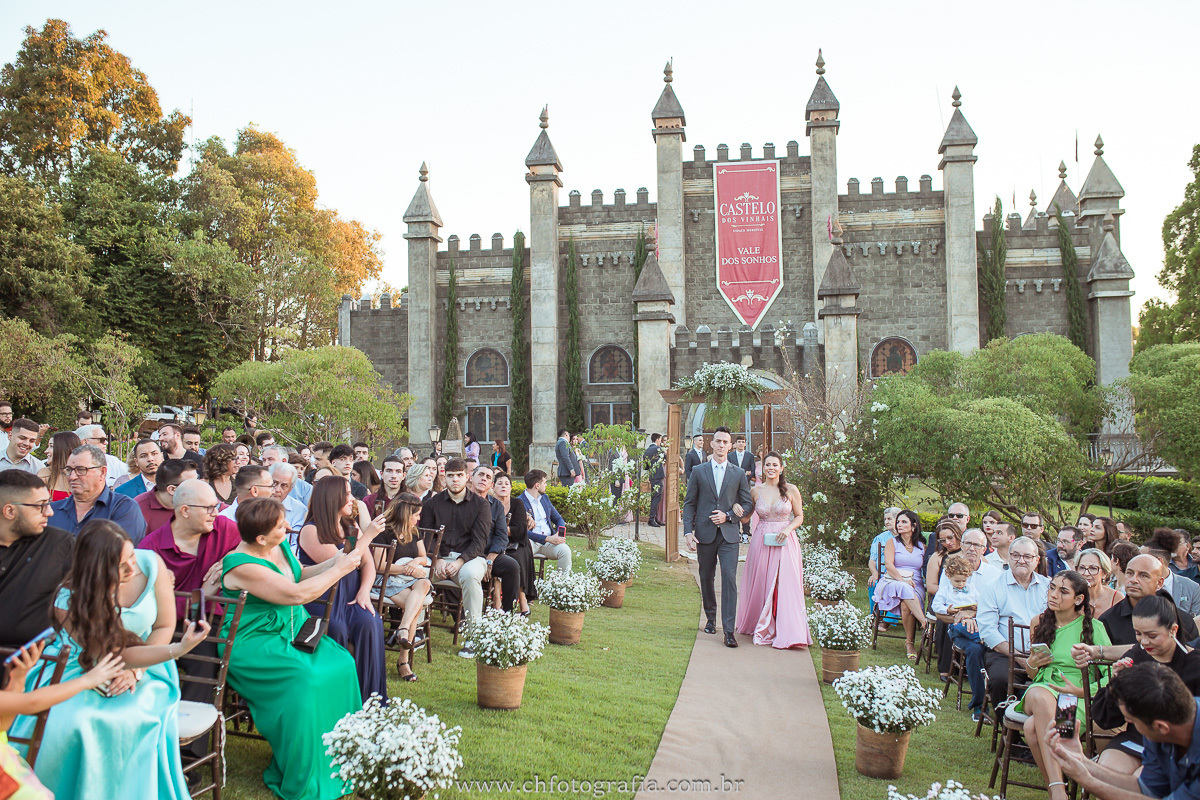 Preparativos e entrada dos padrinhos no Castelo dos Vinhais.