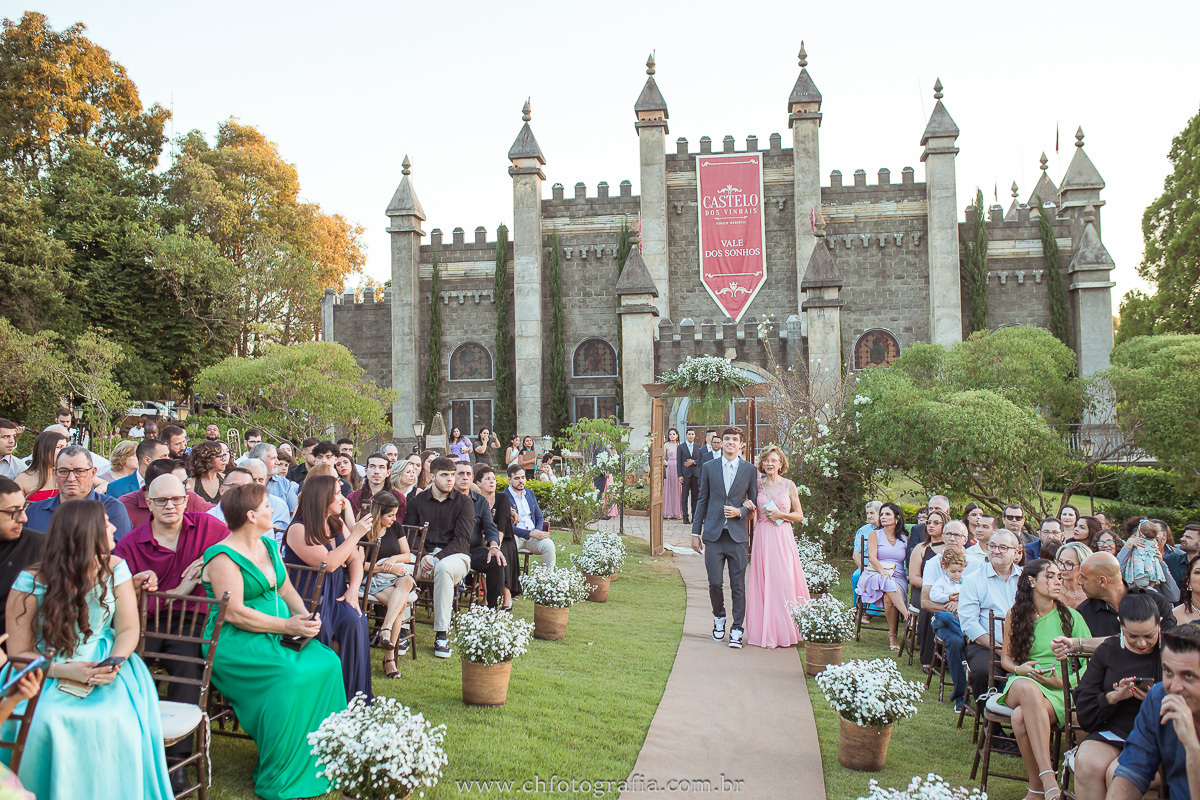 Fotos da entrada dos padrinhos no Castelo dos Vinhais.