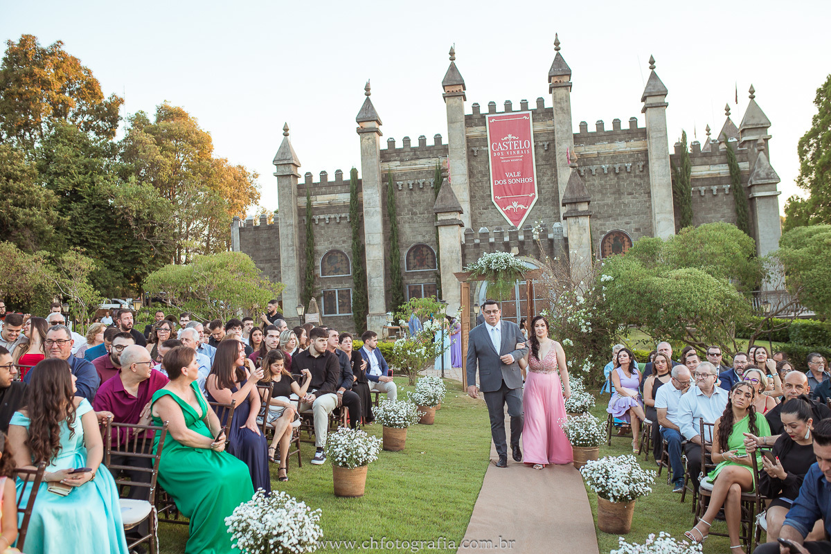 Momento especial: Entrada dos padrinhos no Castelo dos Vinhais