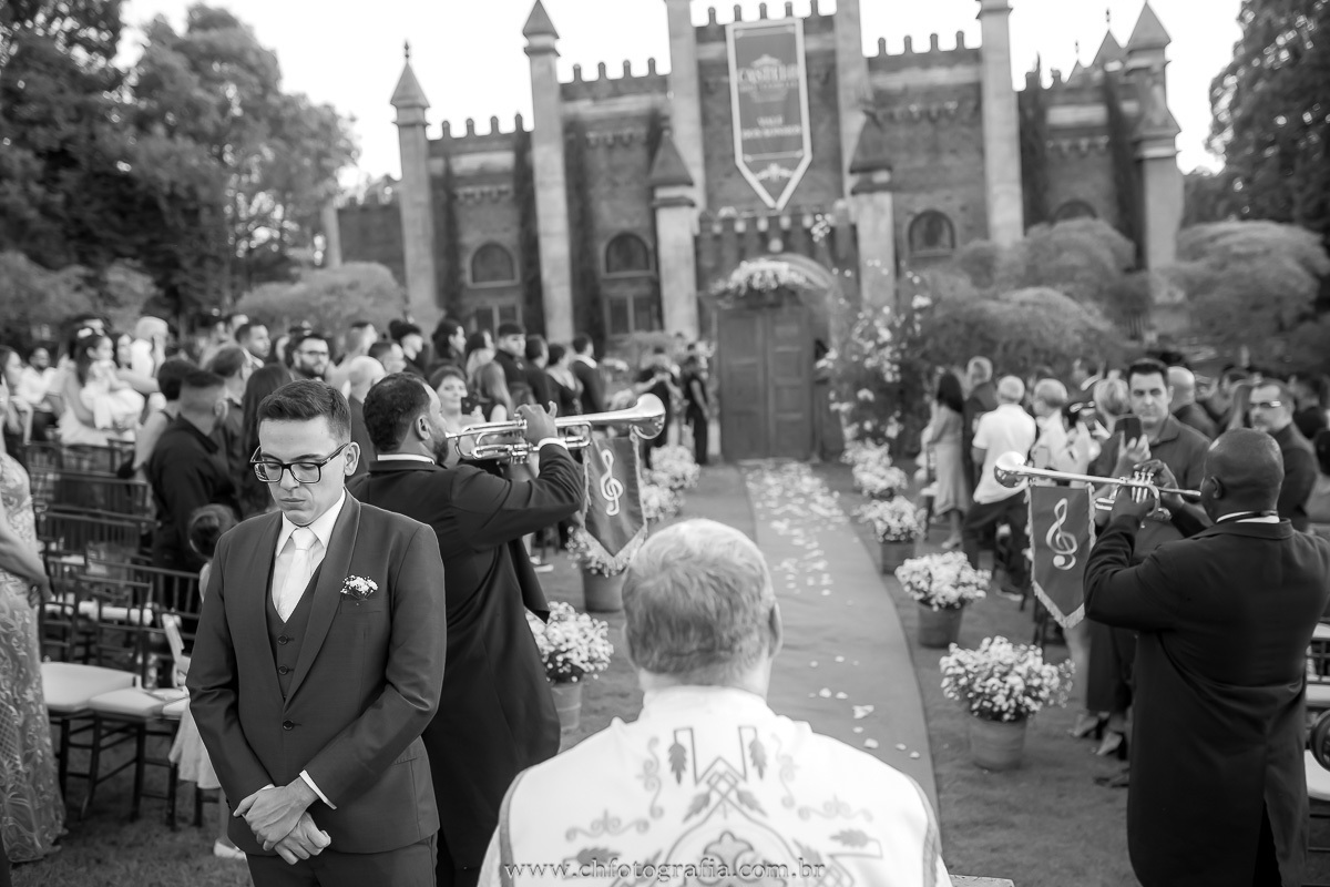 Fotos da entrada da noiva Alessandra no Castelo dos Vinhais.