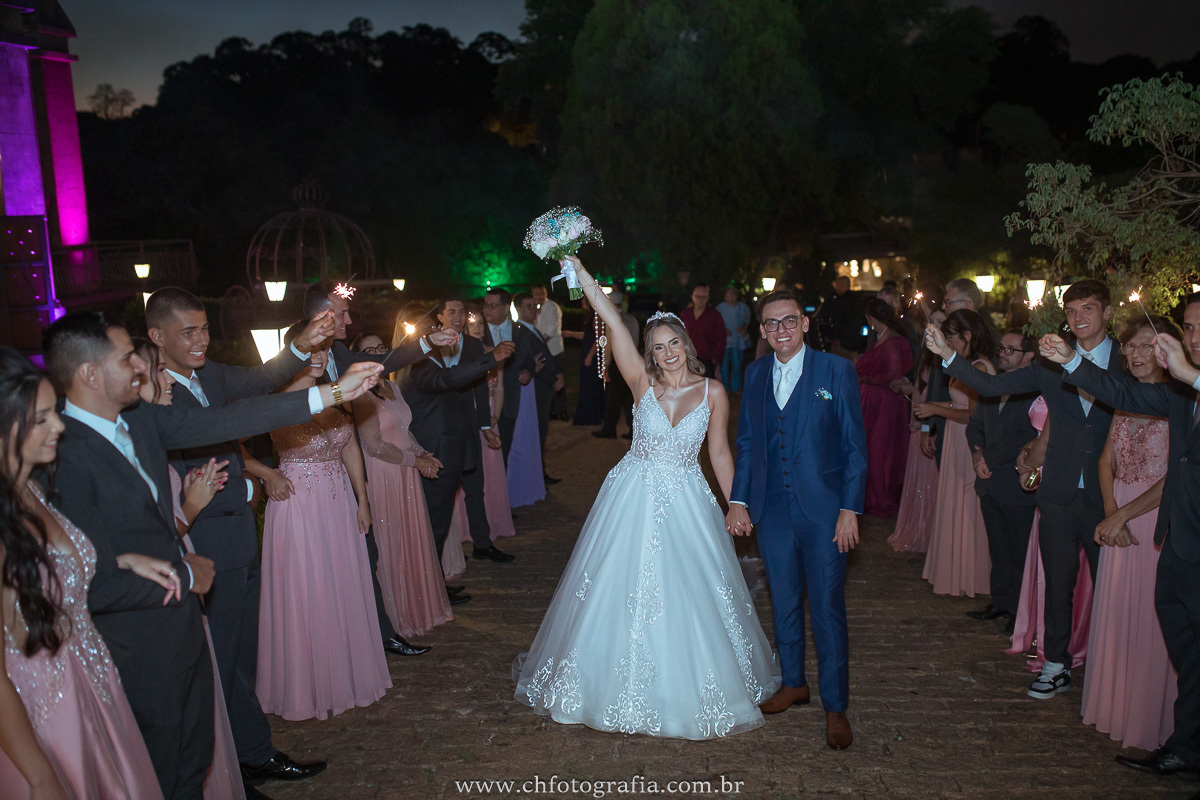 Momento emocionante: Saída dos noivos no Castelo dos Vinhais.