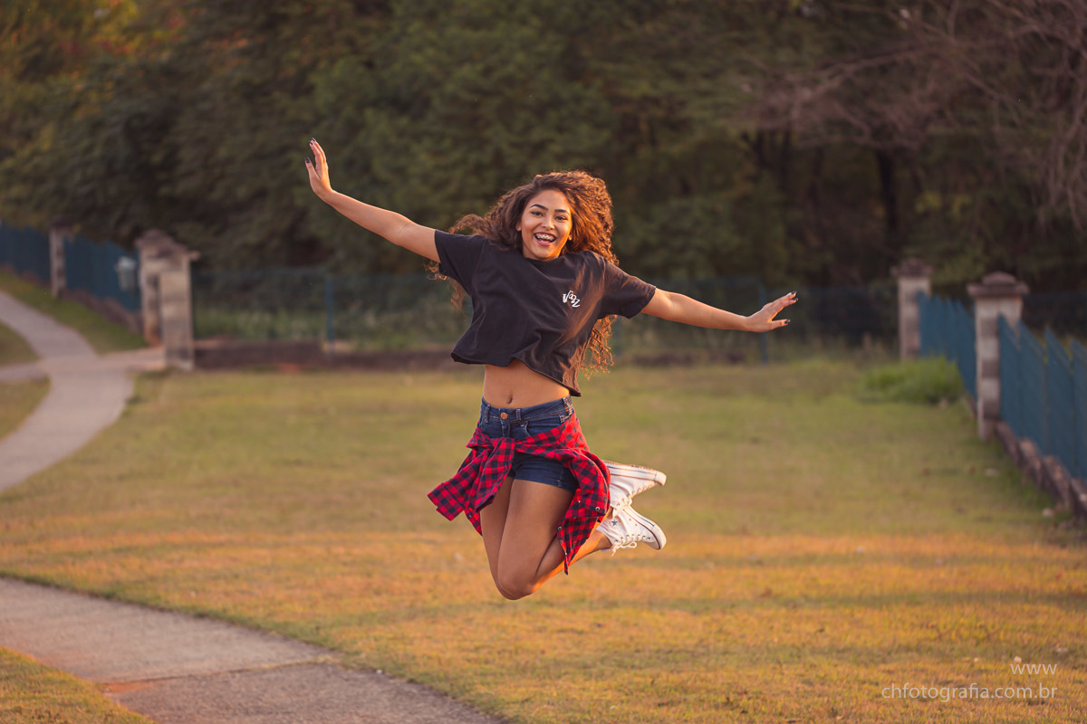 Fotos de ensaio de 15 anos com pulando no Swiss parque- Campinas