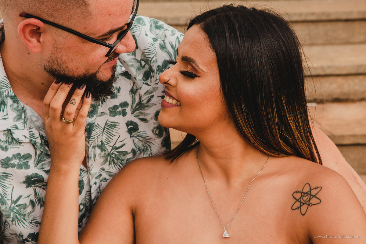 noiva com Tatuagem átomo