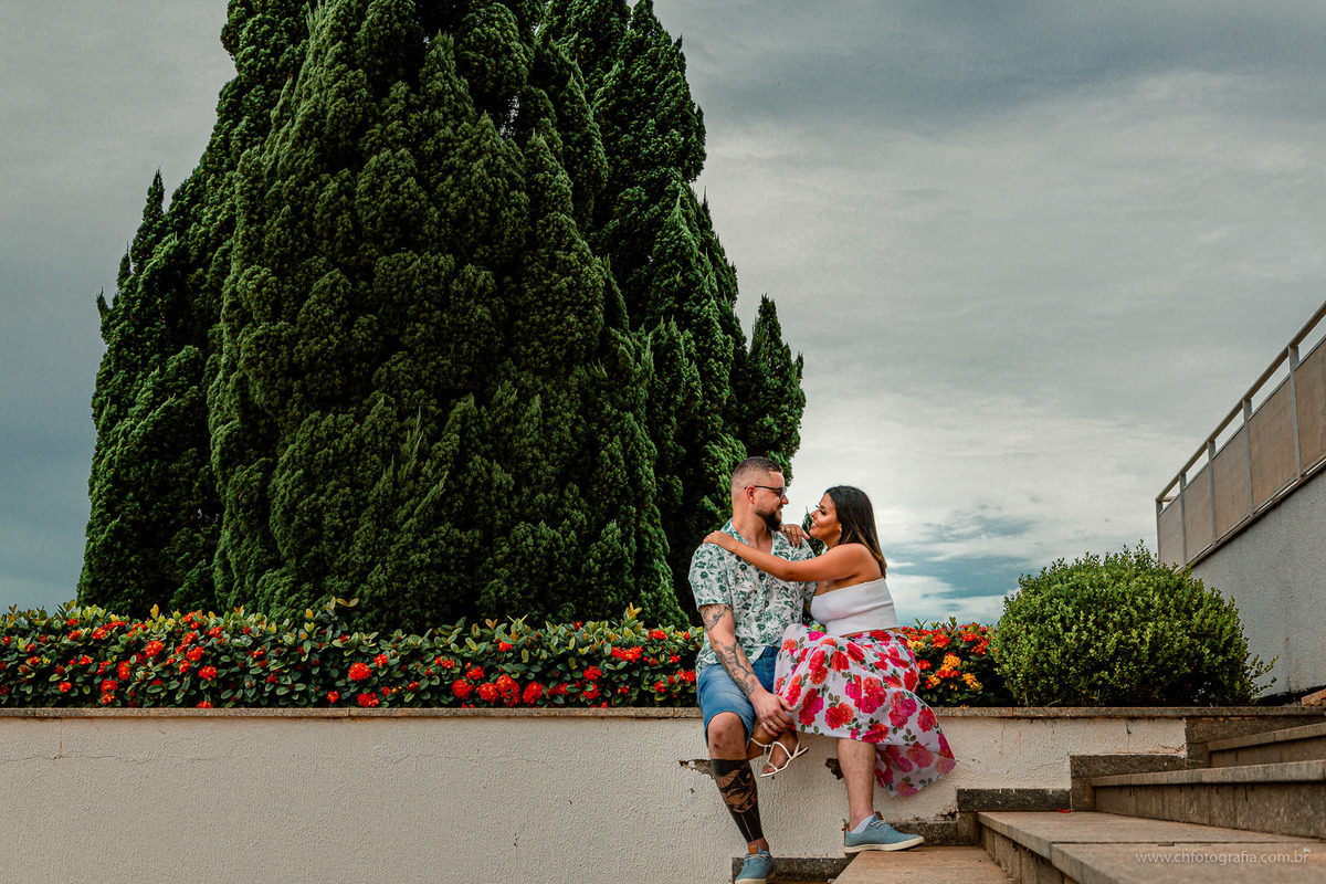 Ensaio pre wedding em frente ao Teatro Municipal de Paulinha