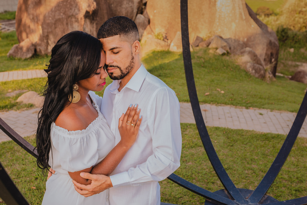 Fotos de casal, fotos de ensaio de casal, fotos de ensaio prewedding, ensaio de casal no Parque Pico Das Cabras, fotos no globo 