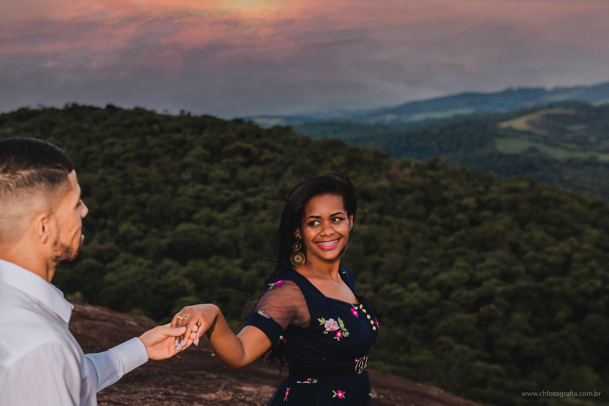 Fotos de casal, fotos de ensaio de casal, fotos de ensaio prewedding, ensaio de casal no Parque Pico Das Cabras, fotos de casal na pedra