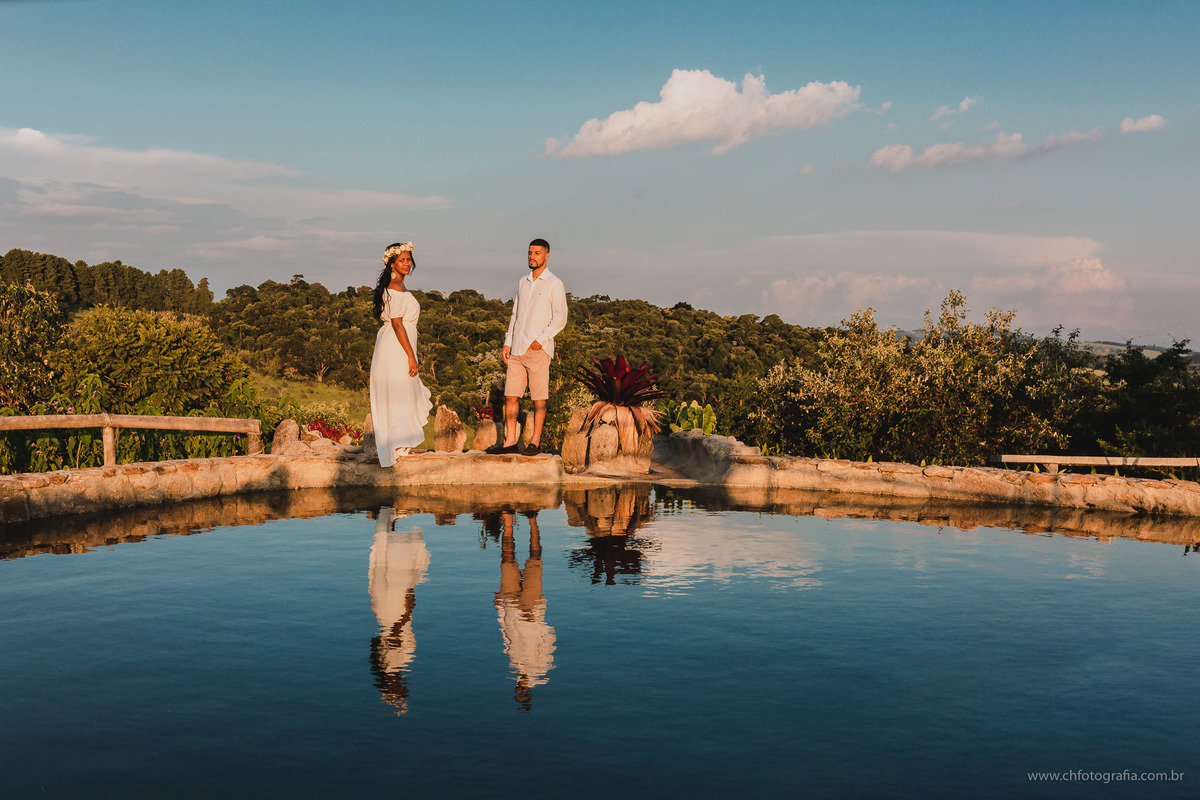 Fotos de casal, fotos de ensaio de casal, fotos de ensaio prewedding, ensaio de casal no Parque Pico Das Cabras, fotos de casal com reflexo