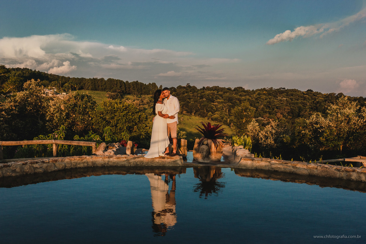 Fotos de casal, fotos de ensaio de casal, fotos de ensaio prewedding, ensaio de casal no Parque Pico Das Cabras, fotos de casal com reflexo