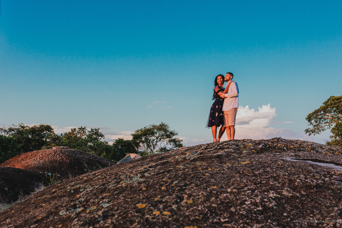Fotos de casal, fotos de ensaio de casal, fotos de ensaio prewedding, ensaio de casal no Parque Pico Das Cabras, fotos de casal na pedra