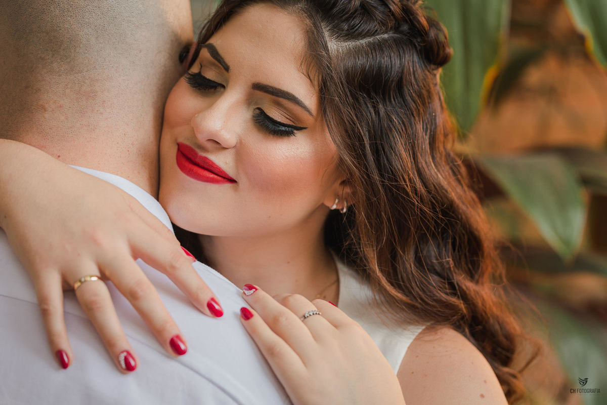 Foto romantica feira no Foto de casal no casarão do  parque ecologico em Campinas