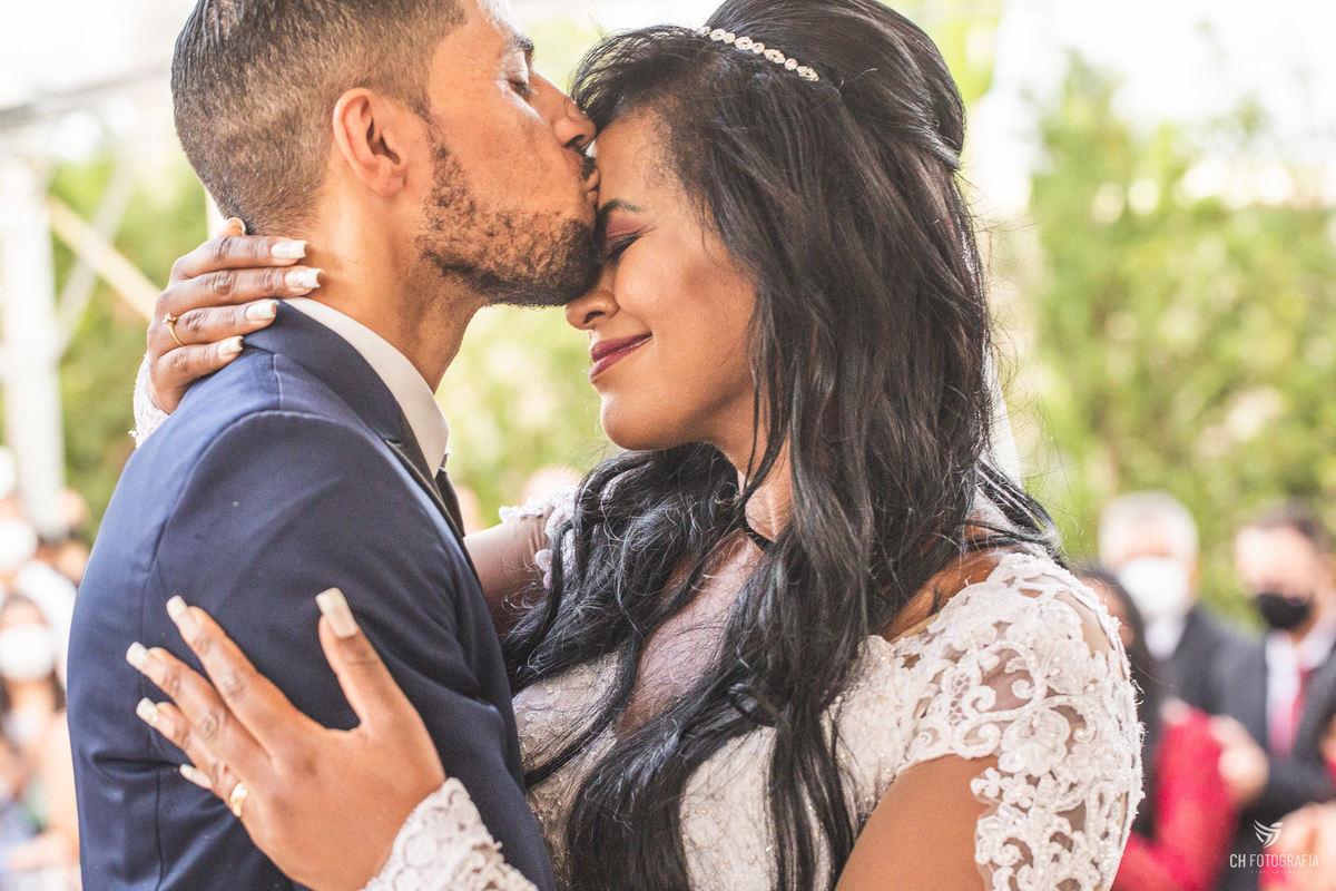 Foto do beijo dos noivos