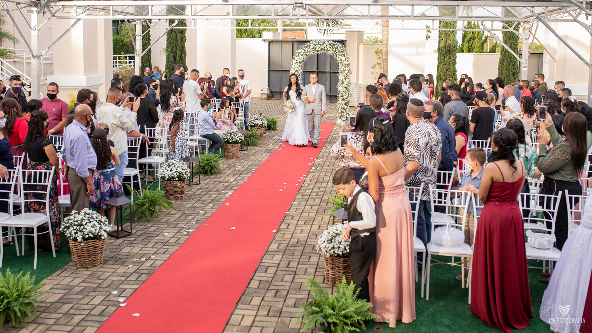 fotos da entrada da noiva no no Buffet Imagem Campestre