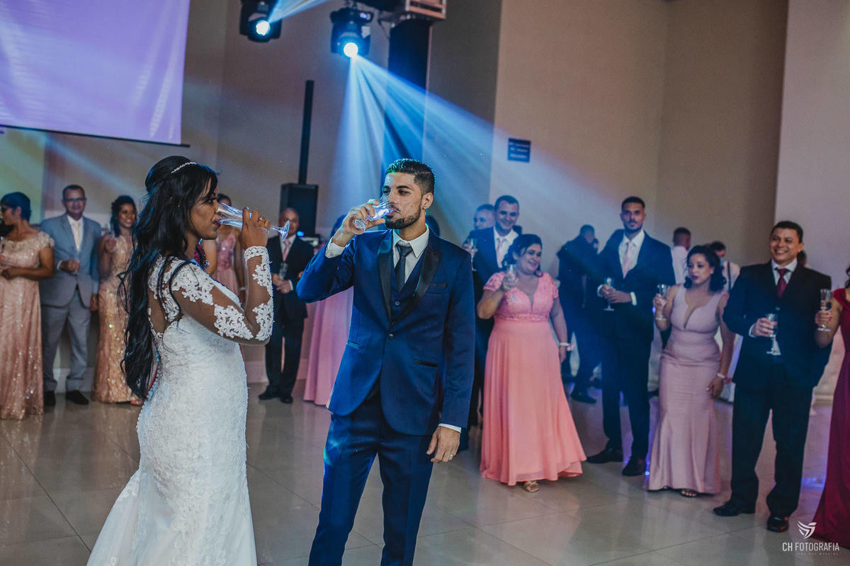 Brinde dos noivos no Buffet Imagem Campestre