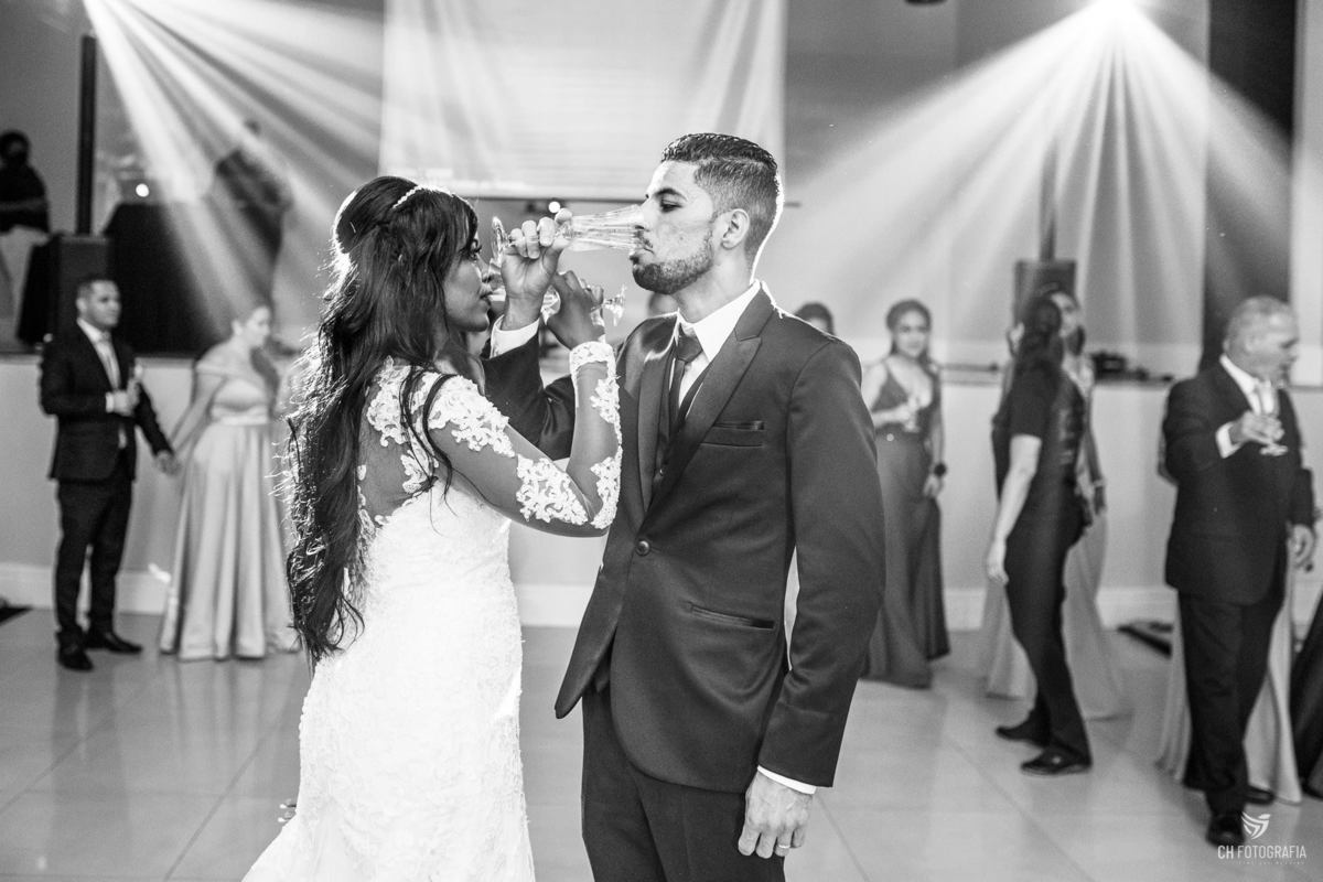 Brinde dos noivos no Buffet Imagem Campestre