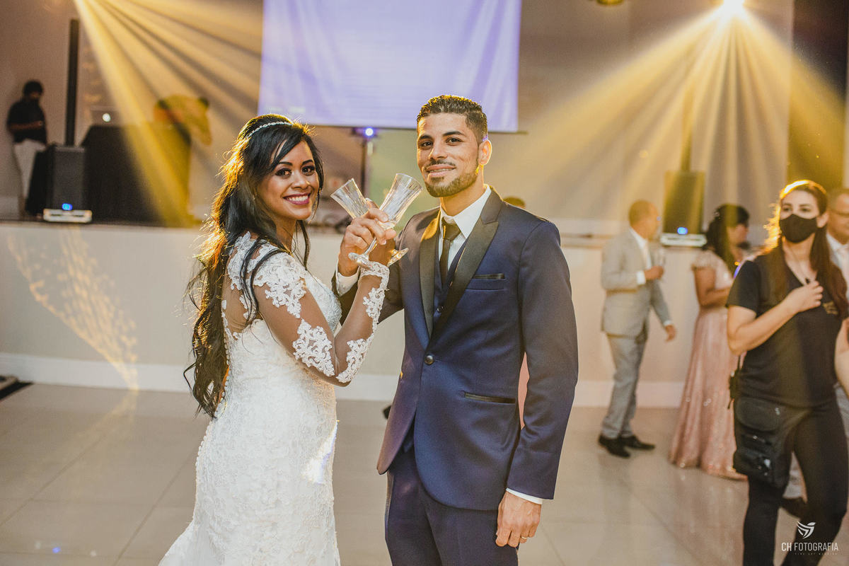 Brinde dos noivos no Buffet Imagem Campestre