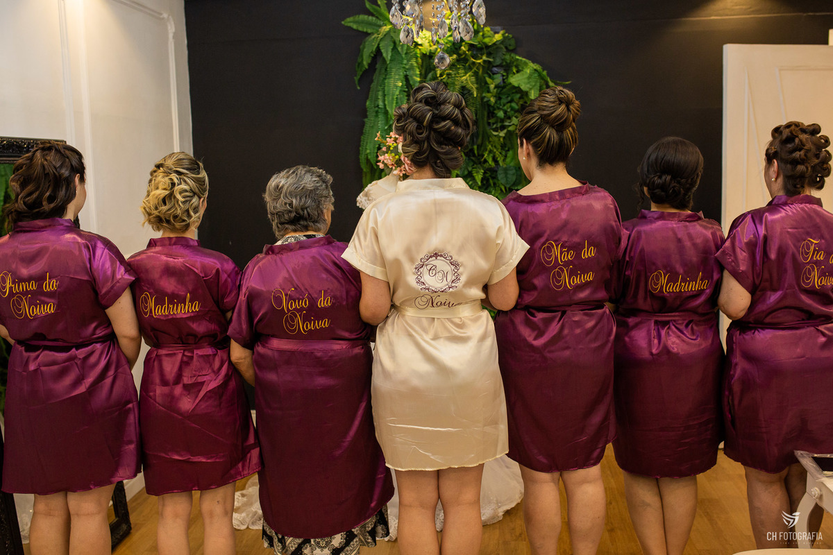 Making off da noiva no Ateliê Fernanda Morae, foto da noiva com prima, tia, mae e avó