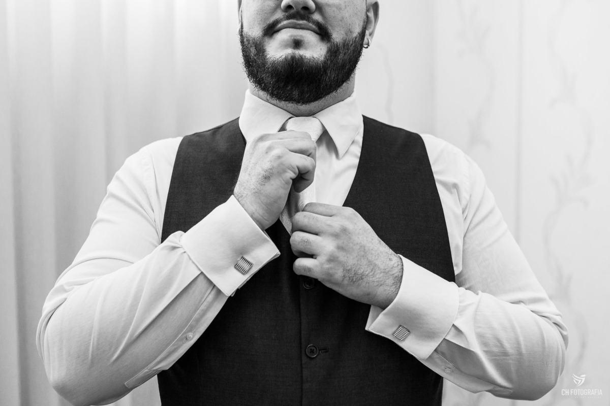 Making off do noivo, foto do noivo com o pai no Le Partie Comemorações