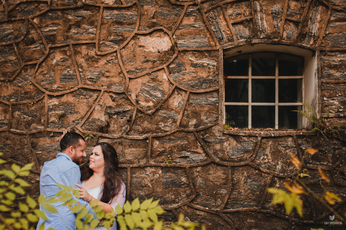 Fotos de ensaio de casal, fotos de pre wedding, fotos de casal no parque ecologico de campinas, foto romantica, foto no tunel colorido, foto de casal no casarão no parque ecologico 
