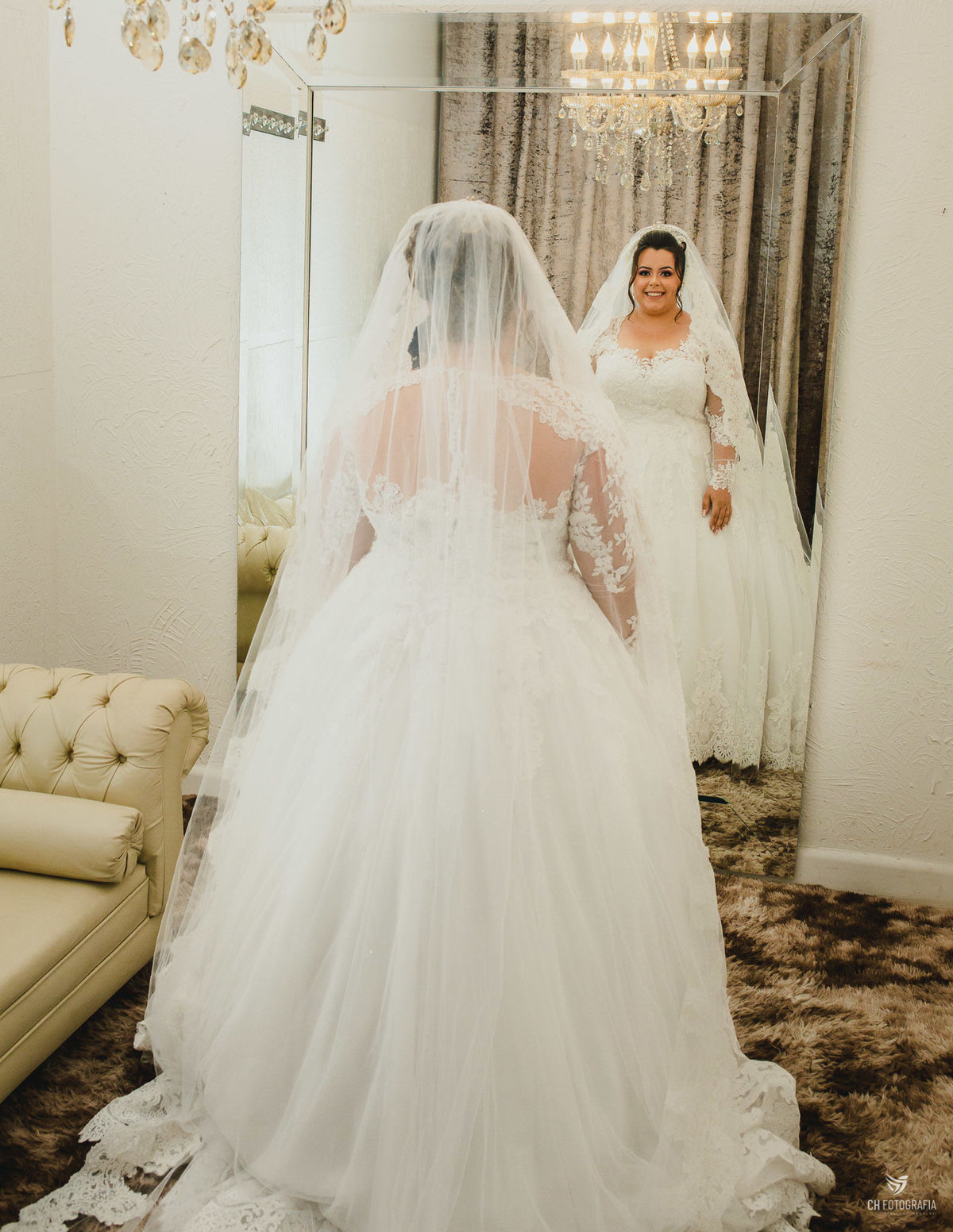 Foto do Making off da noiva no Visual Cabelos maquiagem da noiva, foto da noiva com vestido