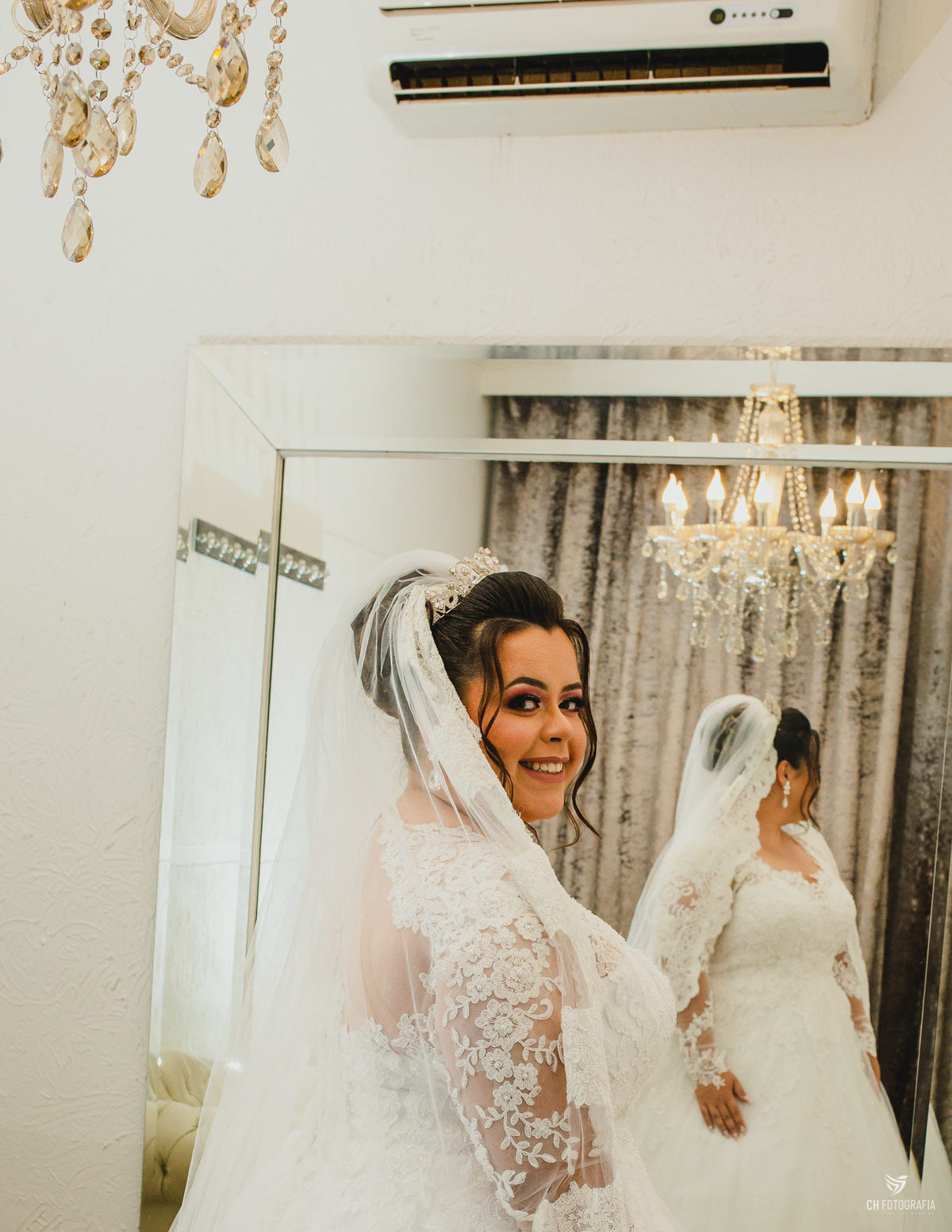 Foto do Making off da noiva no Visual Cabelos maquiagem da noiva, foto da noiva com vestido