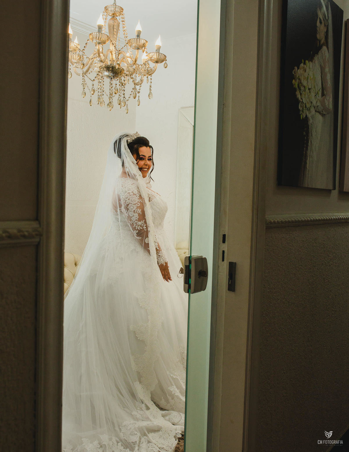 Foto do Making off da noiva no Visual Cabelos maquiagem da noiva, foto da noiva com vestido