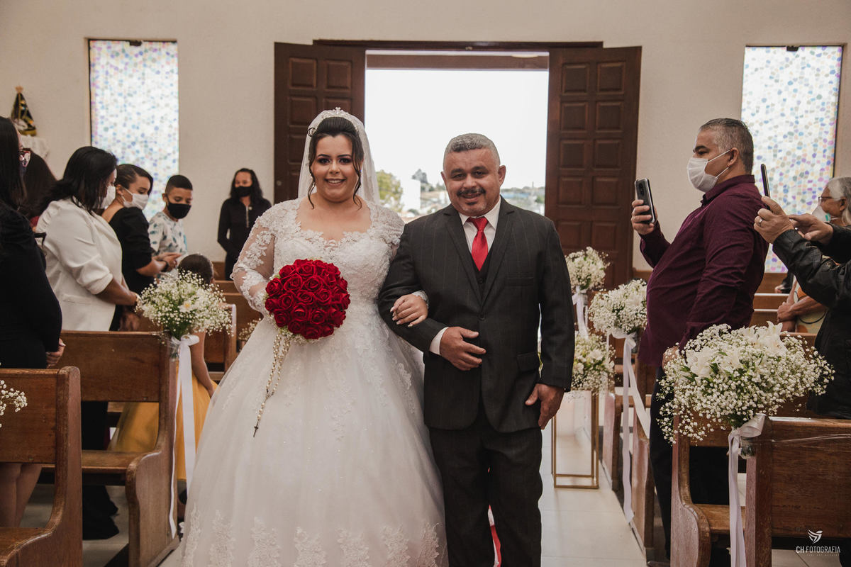  Foto da Entrada da noiva com seu pai na Paróquia São João Paulo II - Hortolandia