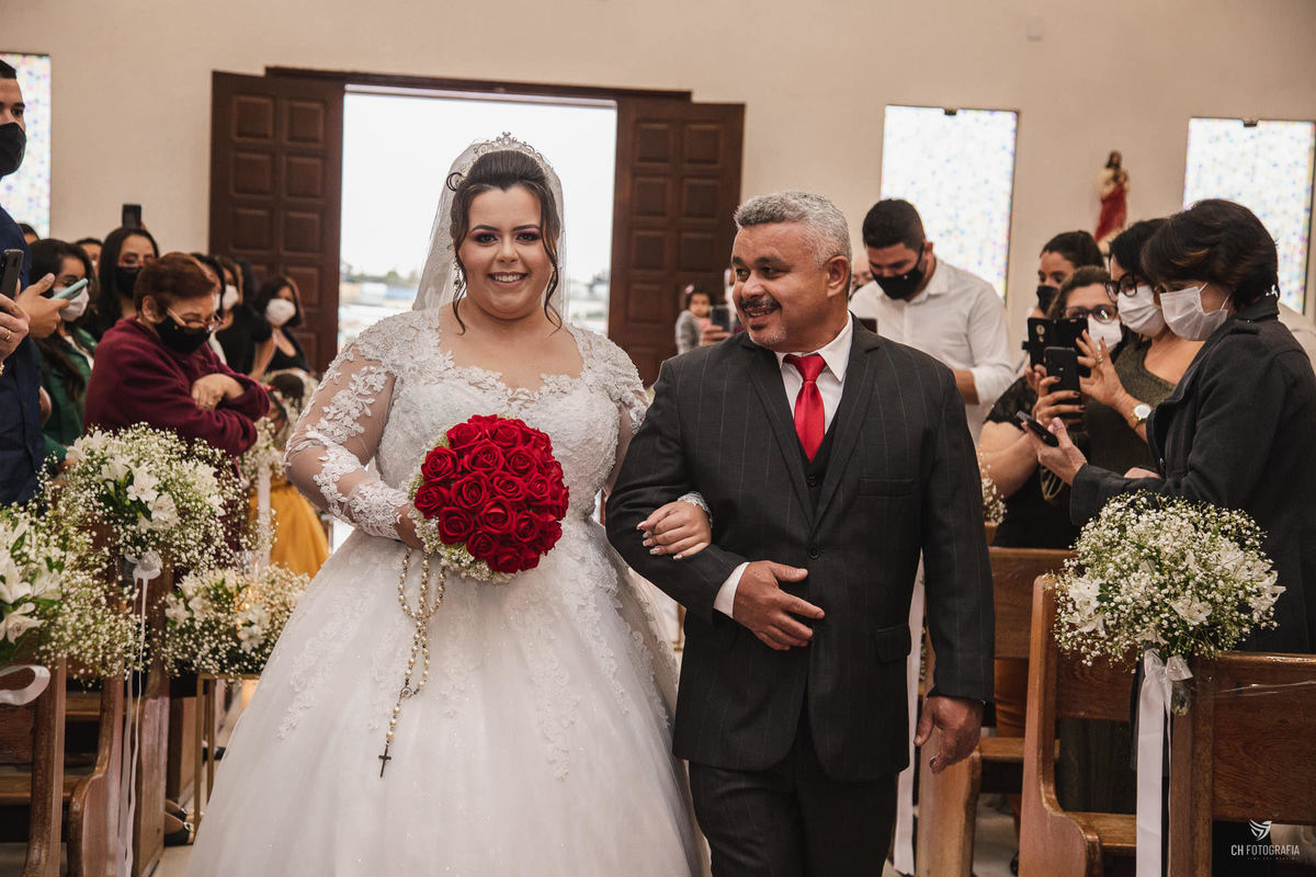  Foto da Entrada da noiva com seu pai na Paróquia São João Paulo II - Hortolandia