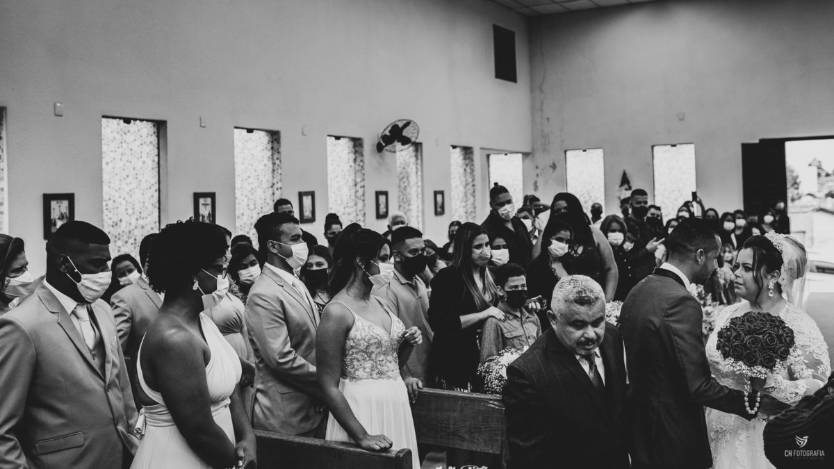  Foto da Entrada da noiva com seu pai na Paróquia São João Paulo II - Hortolandia