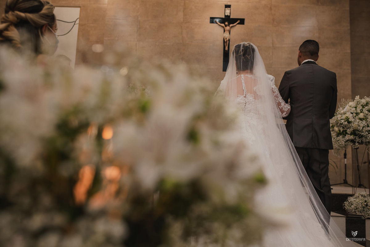Foto dos noivos na Paróquia São João Paulo II - Hortolandia