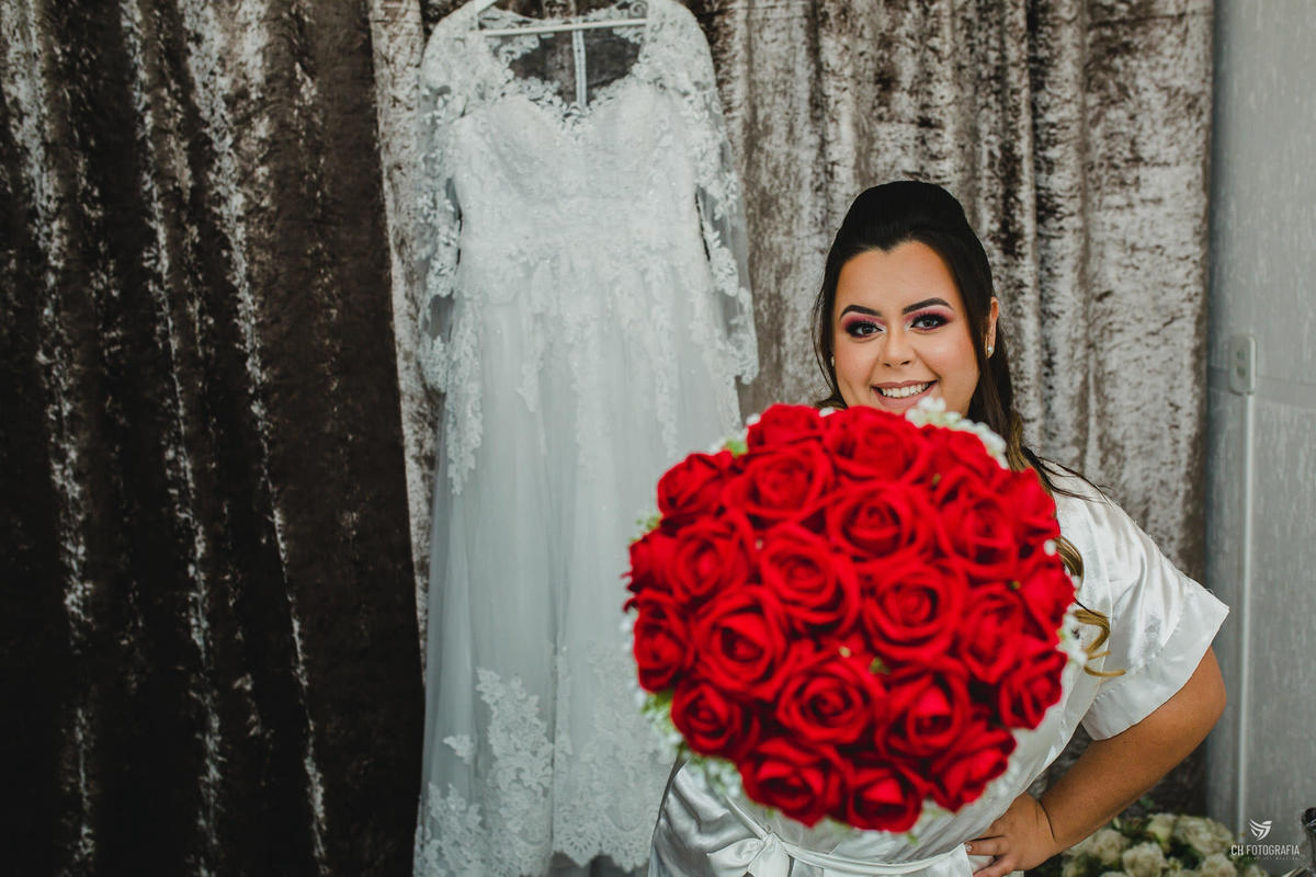 Foto do Making off da noiva no Visual Cabelos maquiagem da noiva, foto da com o buque