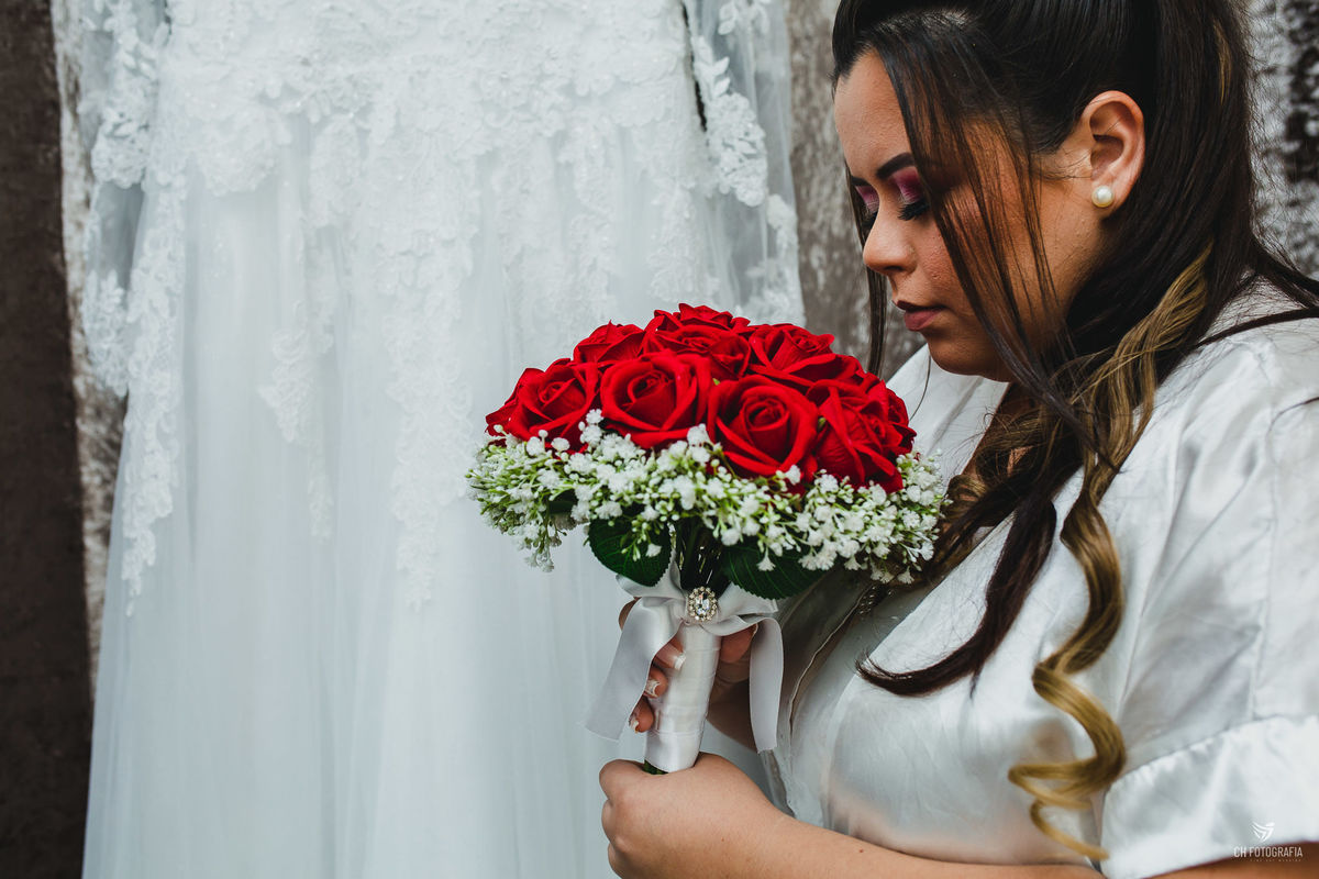 Foto do Making off da noiva no Visual Cabelos maquiagem da noiva, foto da com o buque