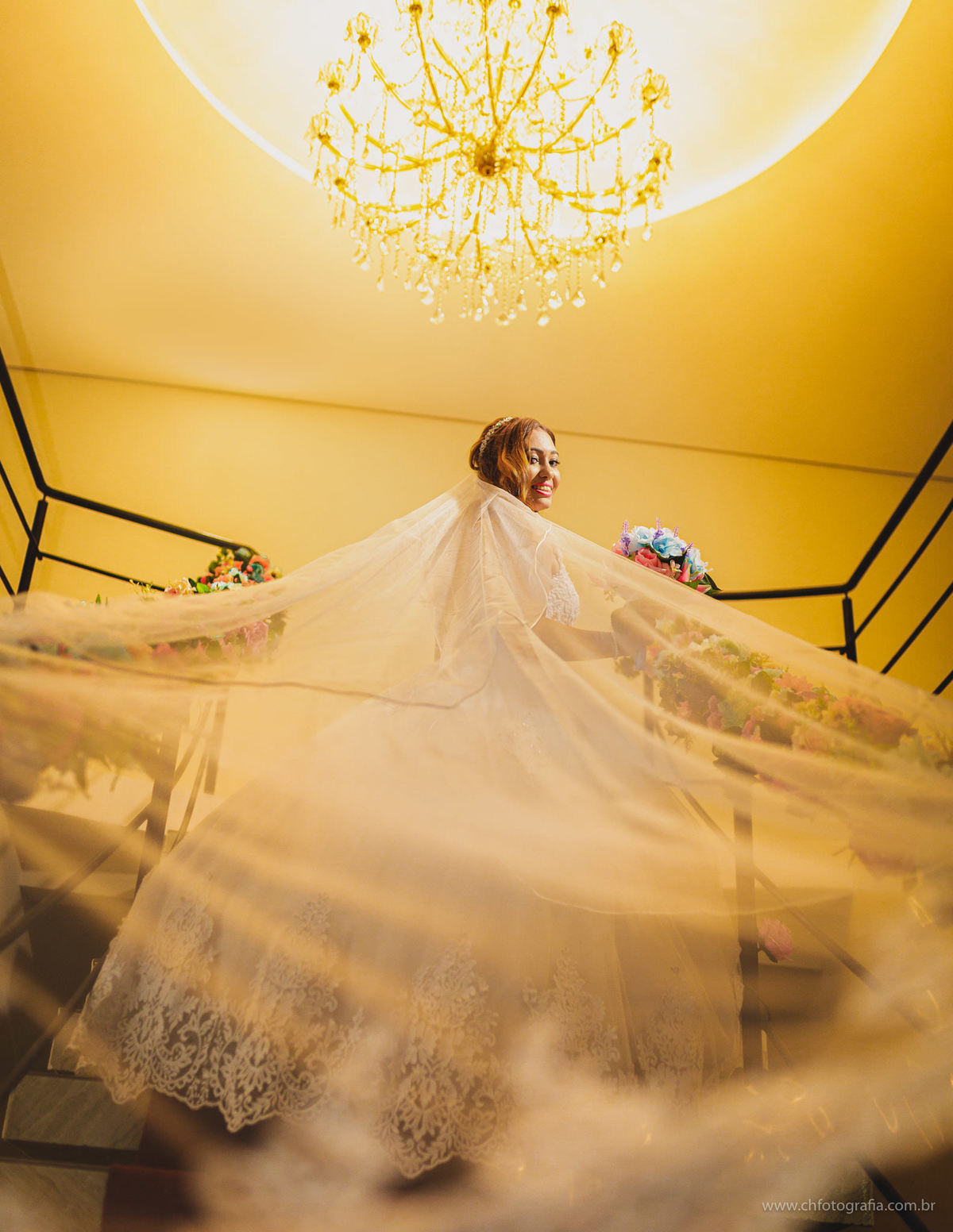 Fotos do making off da noiva, foto de foto de vestido da noiva, noiva descendo escada,Chácara Recanto da Colina Verde