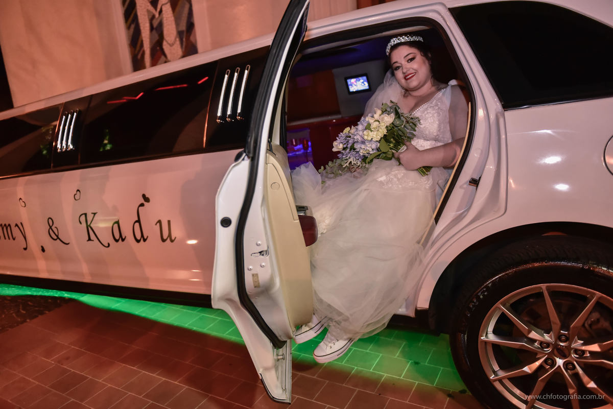 Chegada da noiva na Limusine na Paróquia Santa Rita de Cássia em Campinas, 