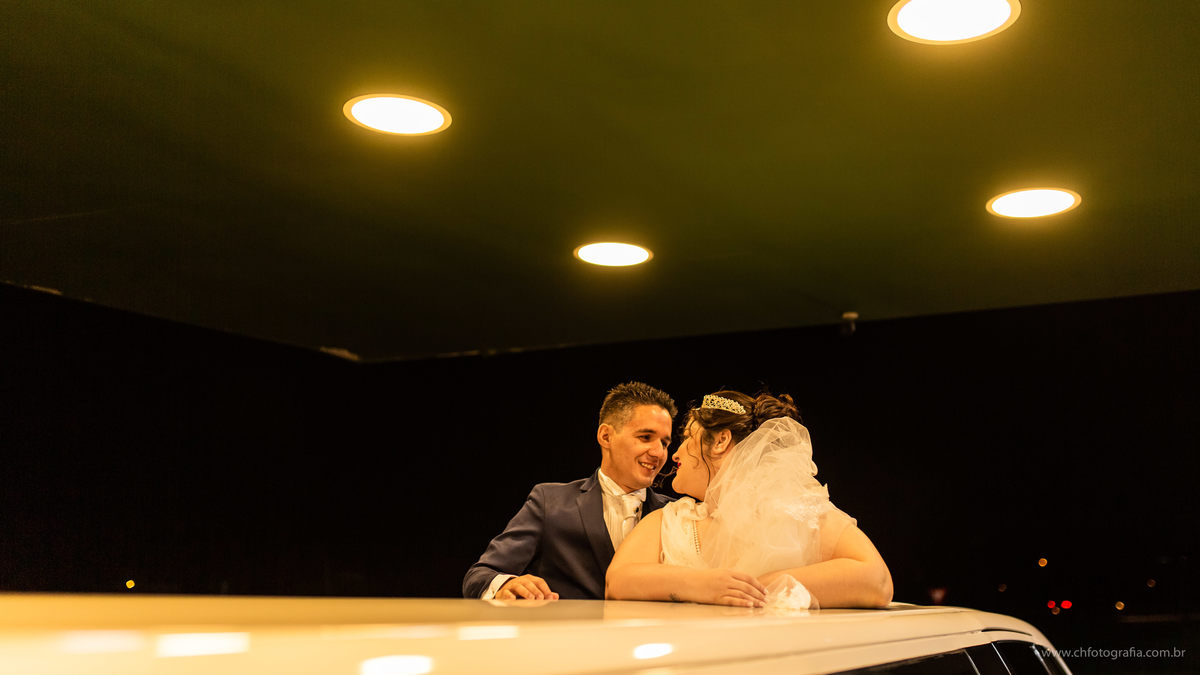 Ensaio trash the dress na Limusine, ensaio de casal na churrascaria