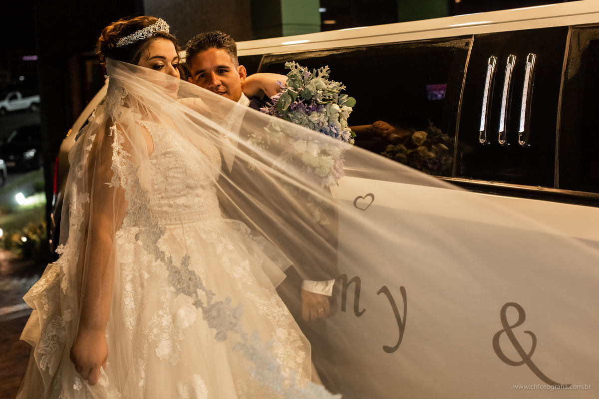 Ensaio trash the dress na Limusine, ensaio de casal na churrascaria