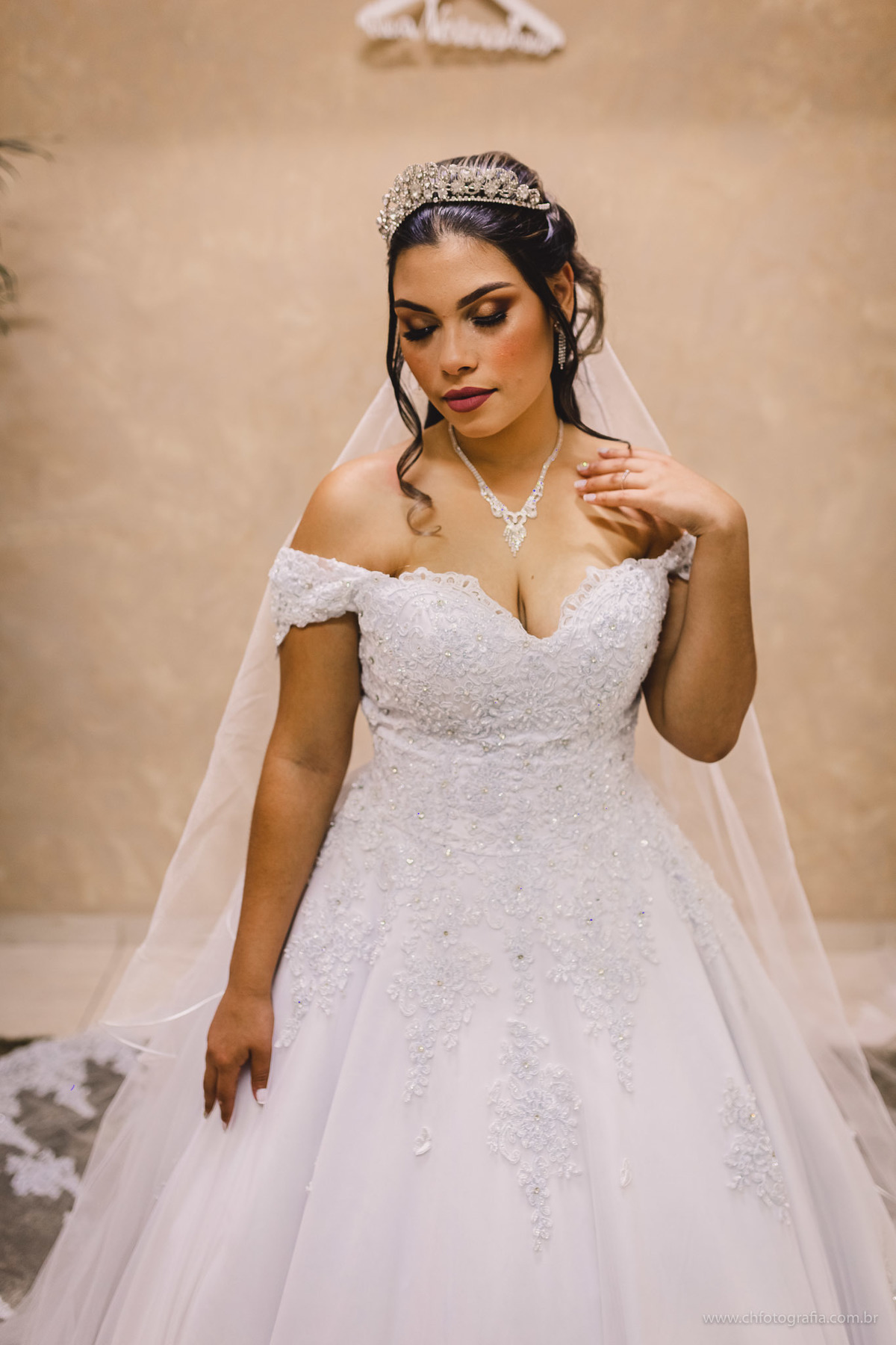 Foto de noiva, foto do making off da noiva, fotografo de casamento, Studio L’Sense Beleza & Estética, retrato de noiva