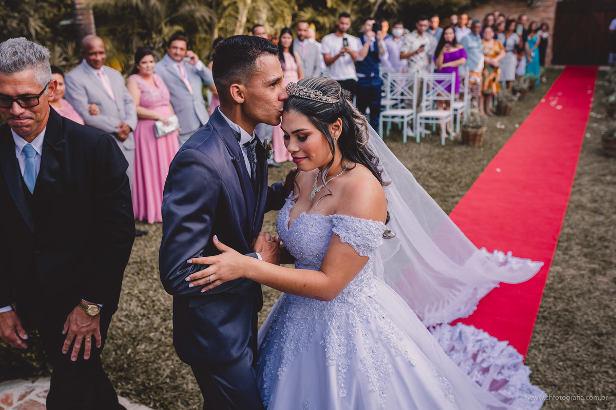 Entrada da noiva com seu pai, foto do pai entregando a noiva