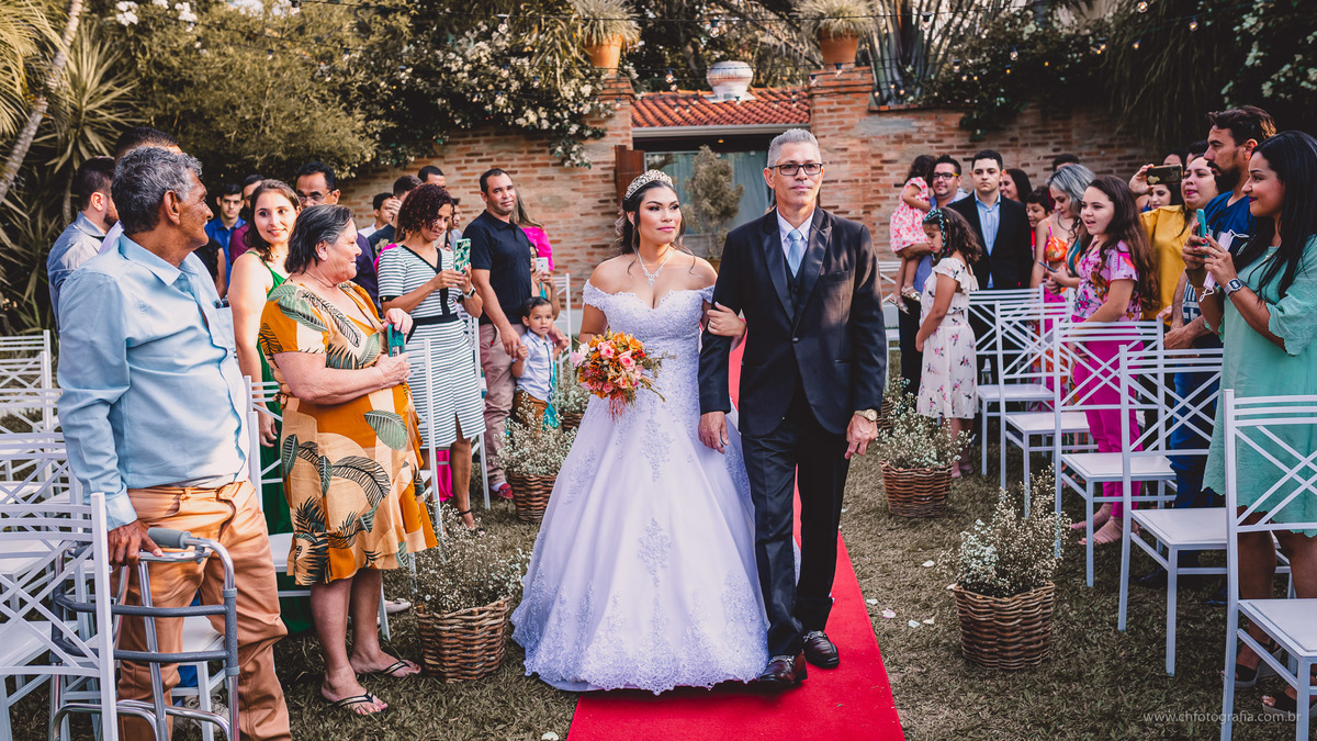 Entrada da noiva com seu pai