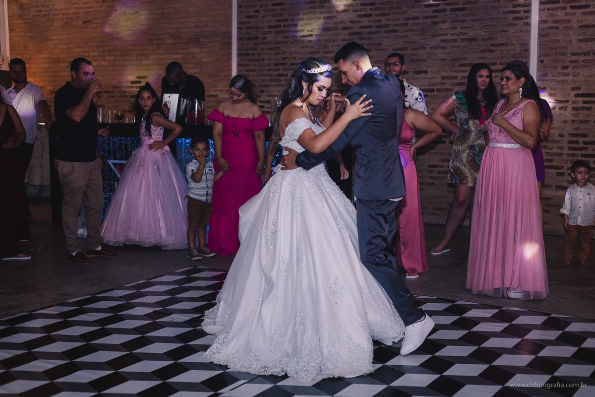 foto da valsa dos noivos 