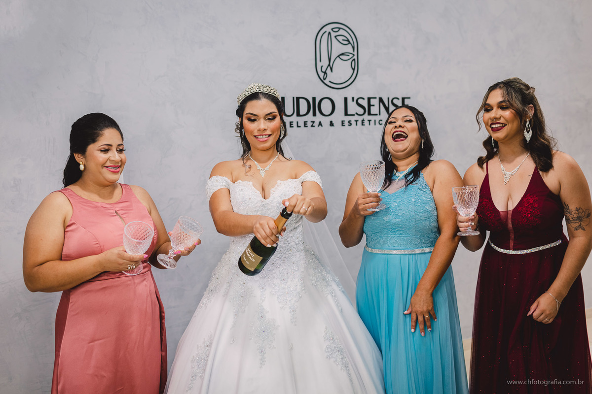 noiva estourando a champanhe, Studio L’Sense Beleza & Estética