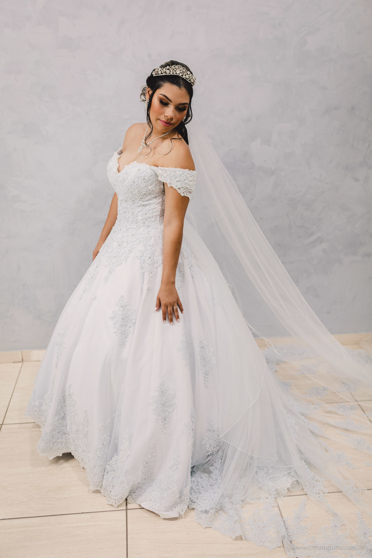 Foto de noiva, foto do making off da noiva, fotografo de casamento, Studio L’Sense Beleza & Estética, retrato de noiva